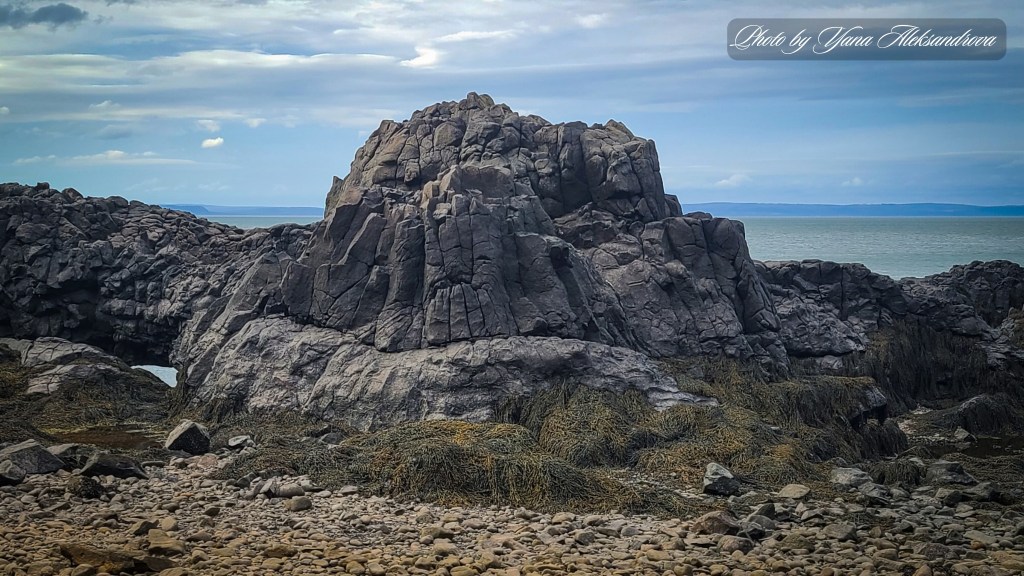Rock formations around Baxter's Harbour Falls photo