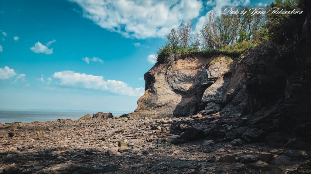Pembroke beach cliff with a monkey face, photo by Yana Aleksandrova