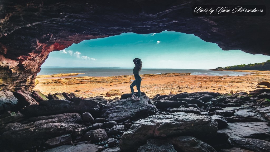 Pembroke beach arch, photo by Yana Aleksandrova