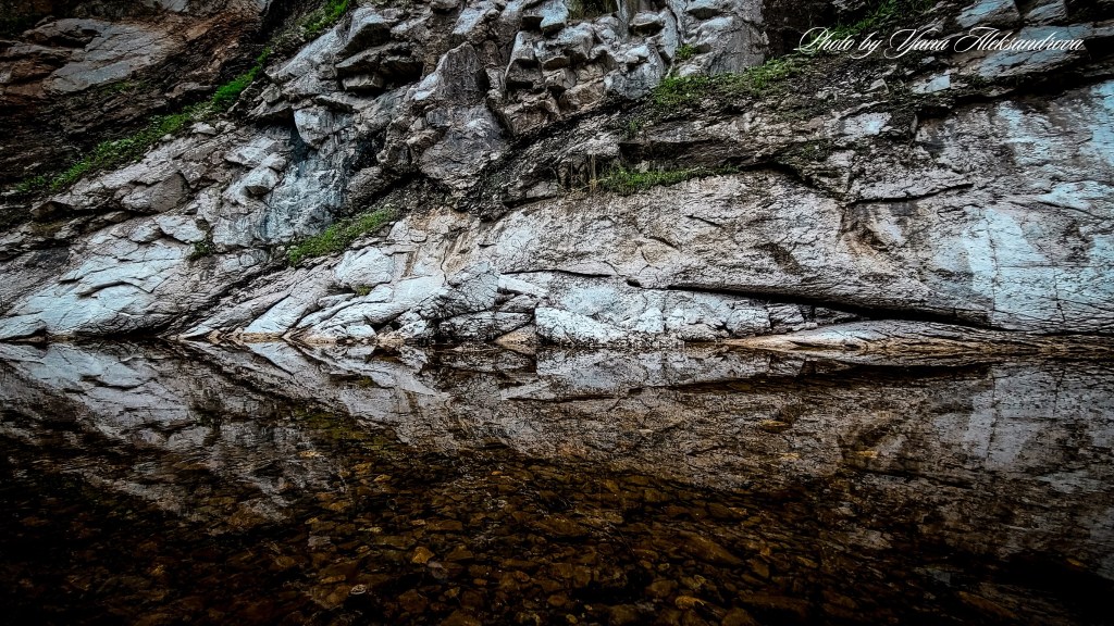 Hayes gypsum caves. Gypsum Cliffs in Nova Scotia photo stunning nature