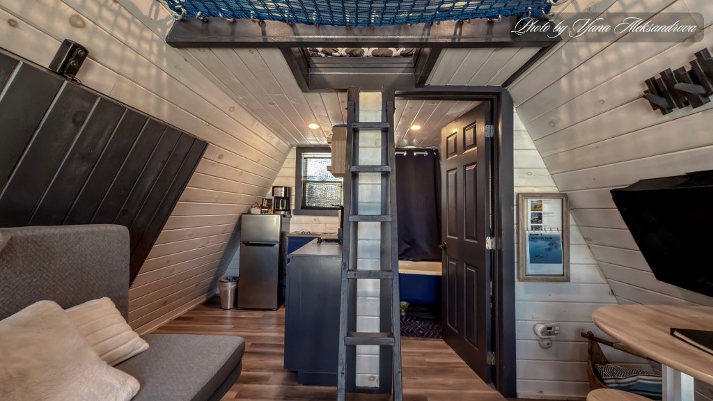Tiny Home getaway at Five Islands, Nova Scotia