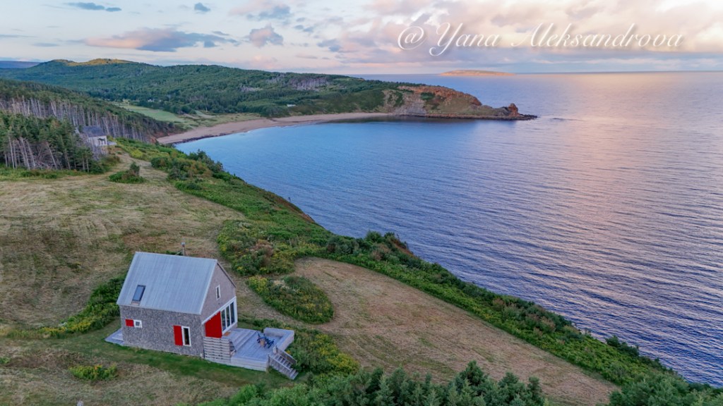 SeaSky Oceanview Cottage Stay Chimney Corner Beach, NS. Photo